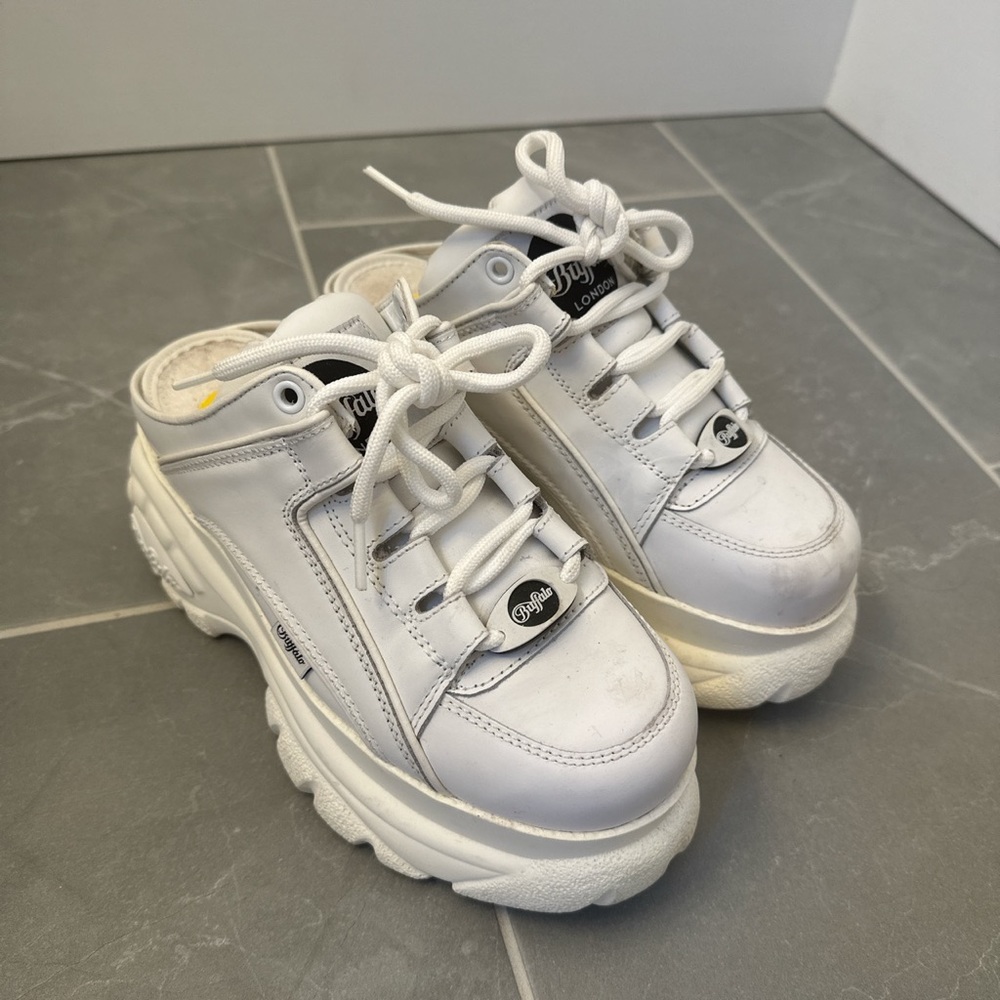 Buffalo London Sneakers